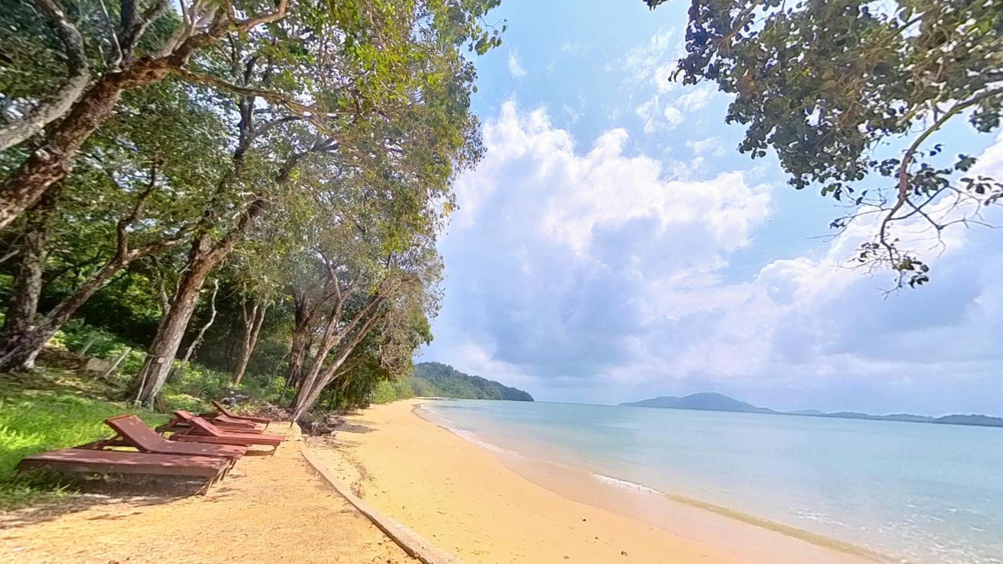 Phayamas Private Beach Resort And Island Brew - Adults Only Koh Phayam Buitenkant foto