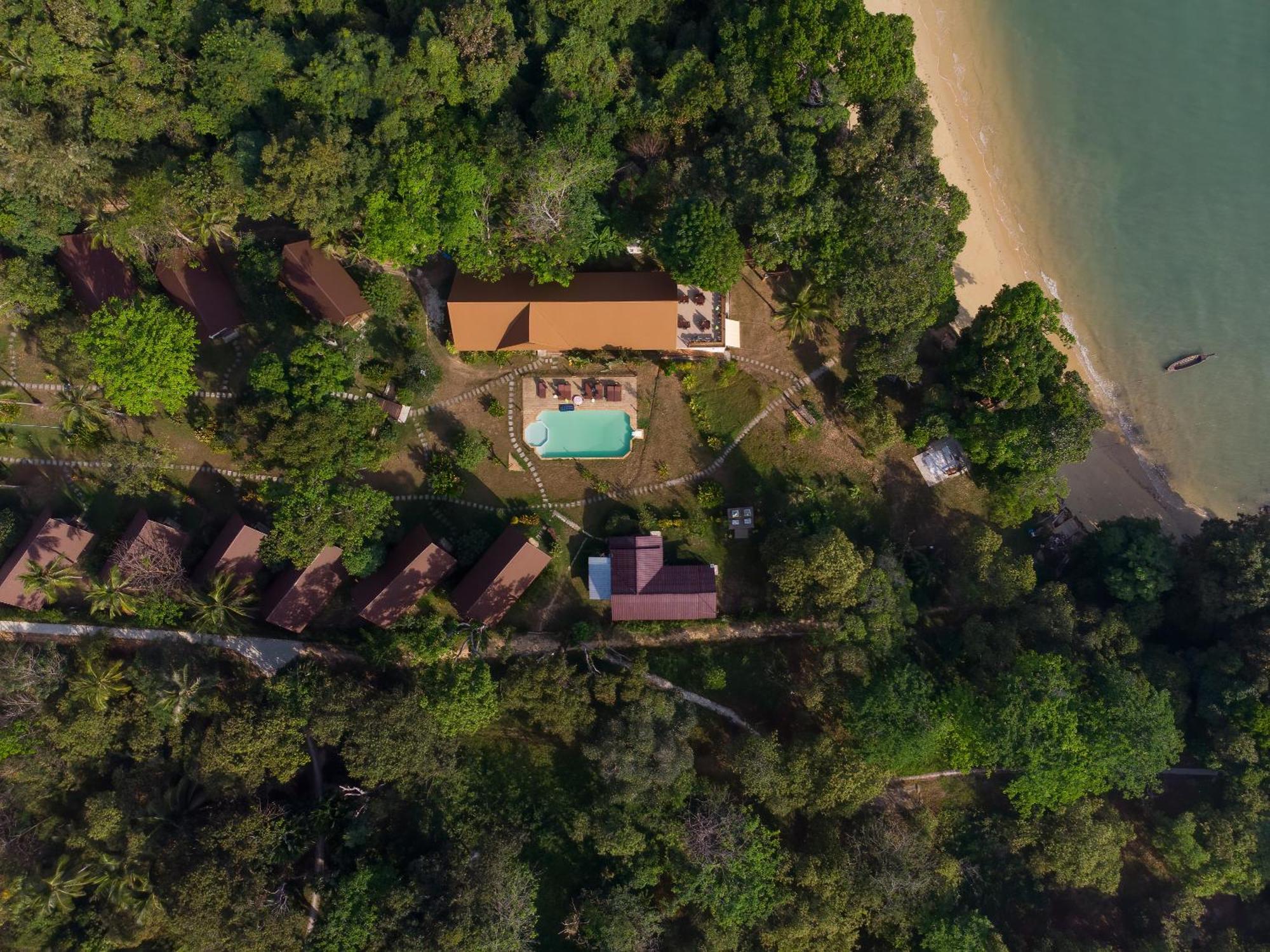 Phayamas Private Beach Resort And Island Brew - Adults Only Koh Phayam Buitenkant foto