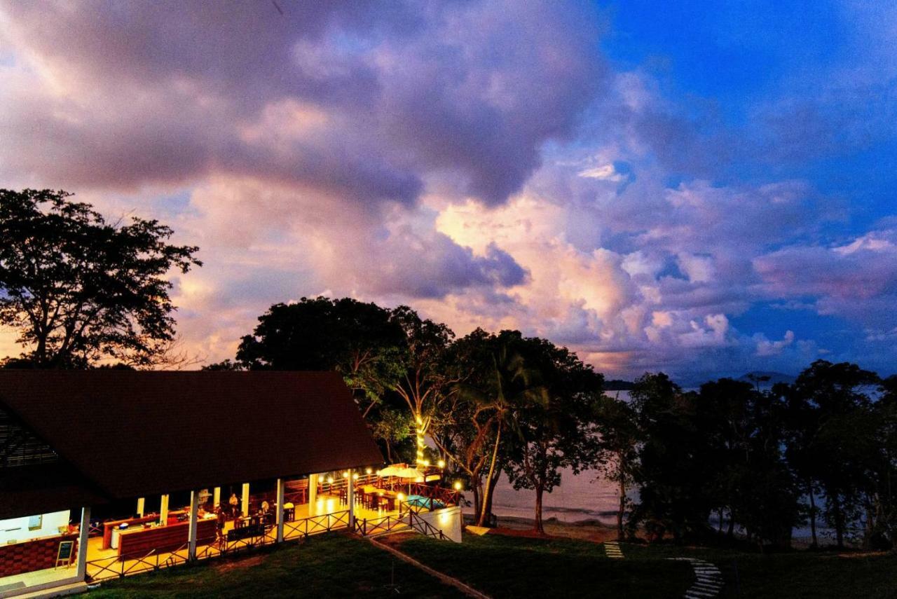 Phayamas Private Beach Resort And Island Brew - Adults Only Koh Phayam Buitenkant foto