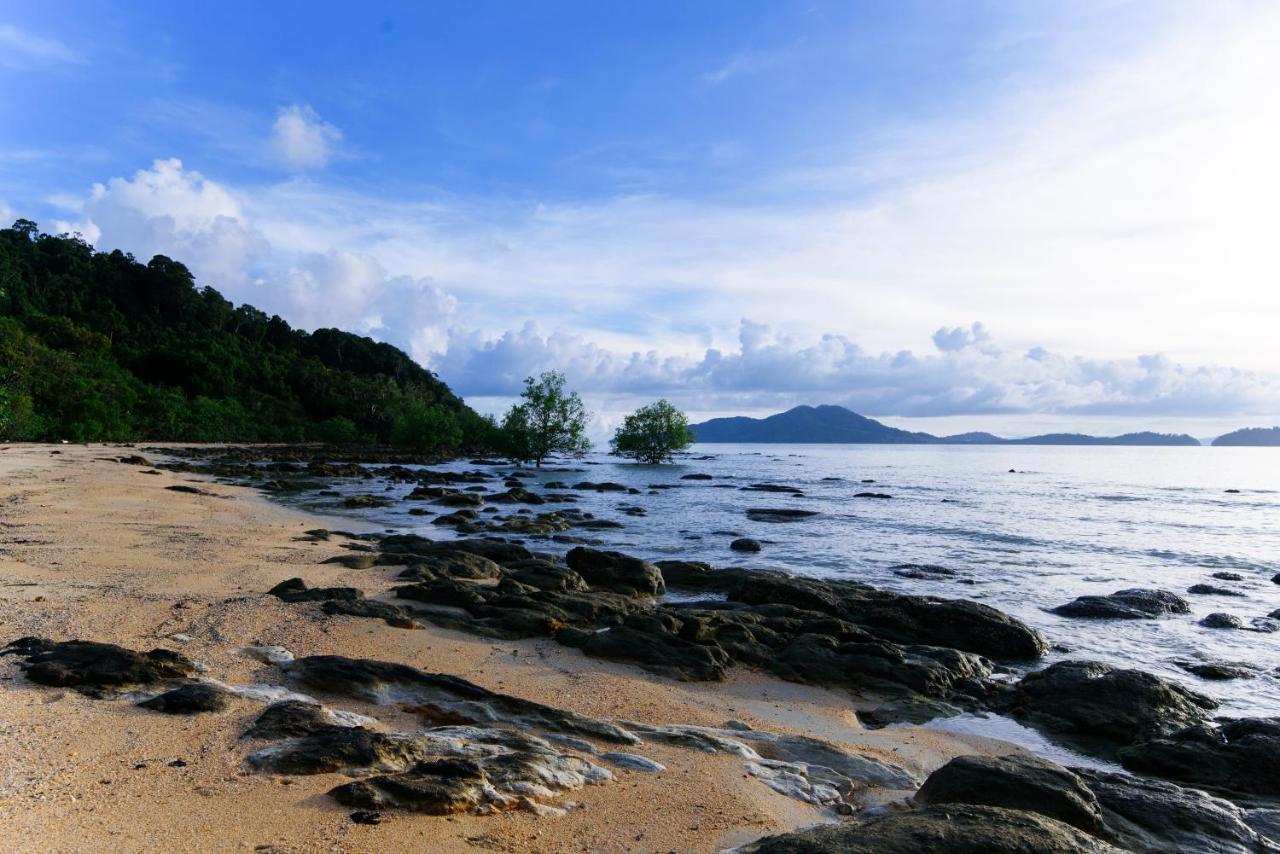 Phayamas Private Beach Resort And Island Brew - Adults Only Koh Phayam Buitenkant foto