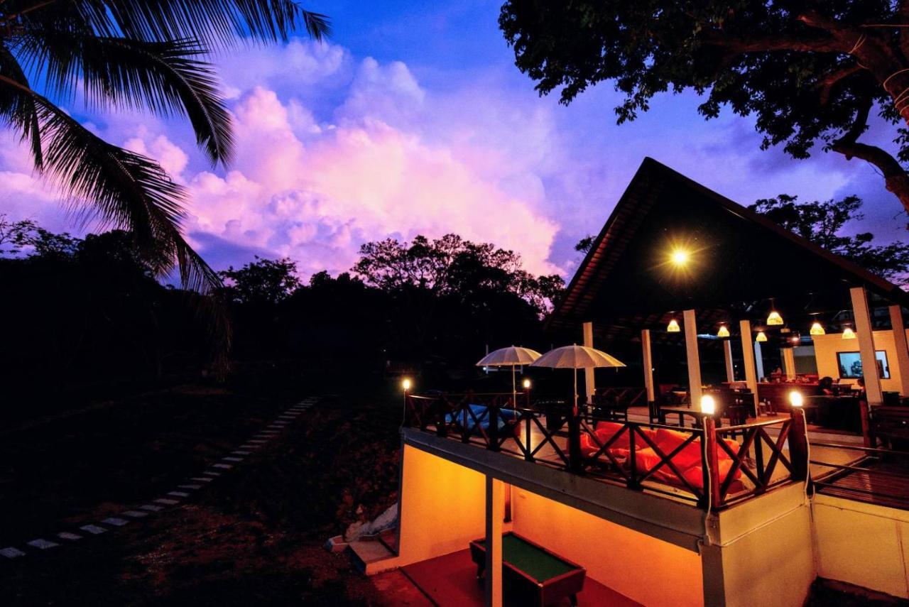 Phayamas Private Beach Resort And Island Brew - Adults Only Koh Phayam Buitenkant foto